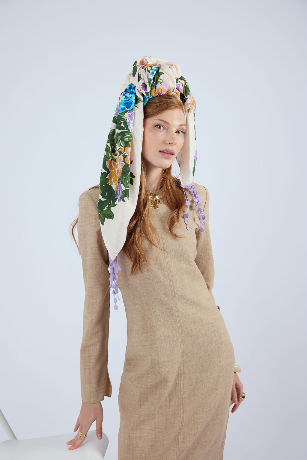 הדרא, קולקציית מטפחות חגים, מטפחת עם הדפס פרחוני ופרנז סגול , מטפחת לארועים