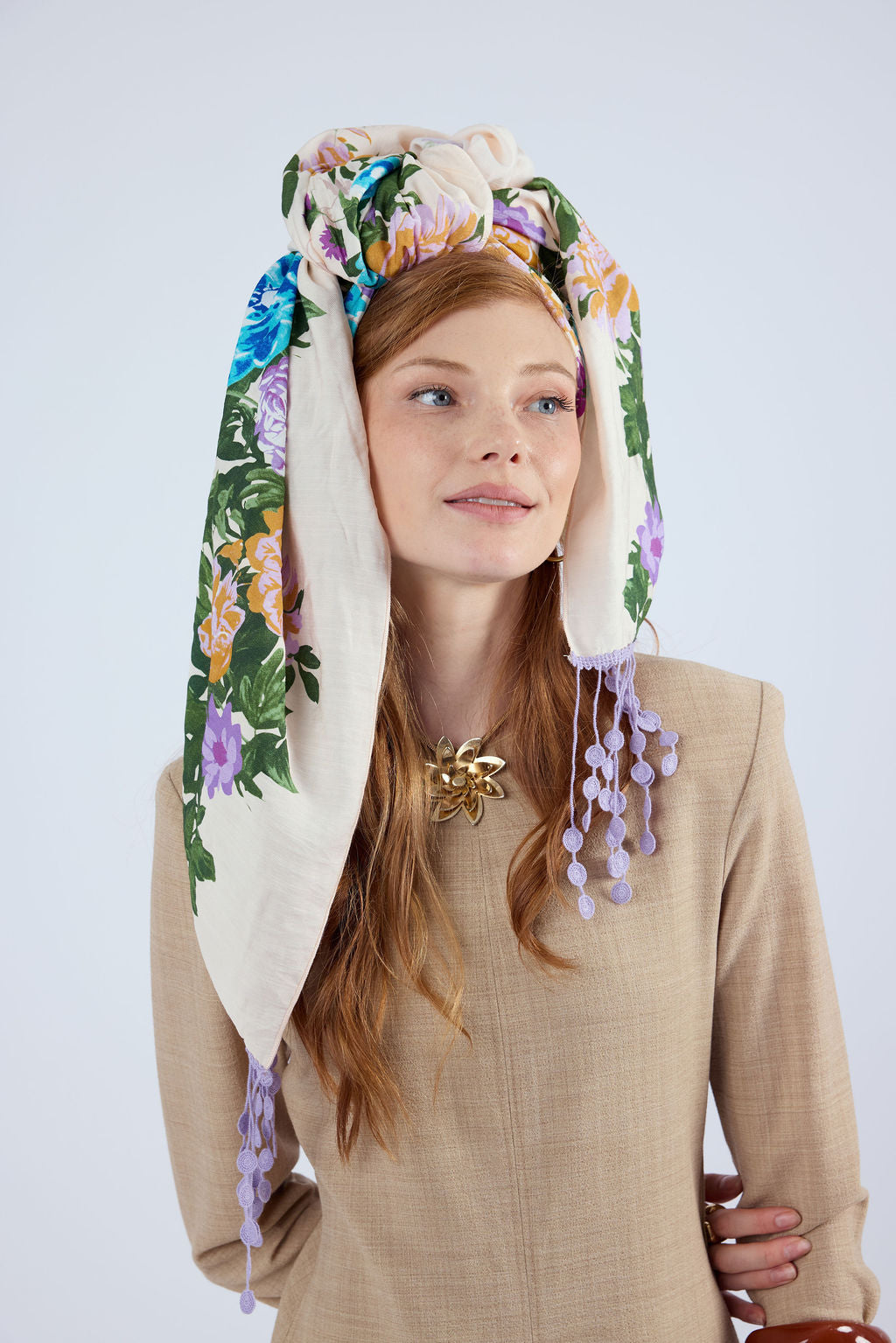 הדרא, קולקציית מטפחות חגים,  מטפחת עם הדפס פרחוני ופרנז סגול , מטפחת לארועים