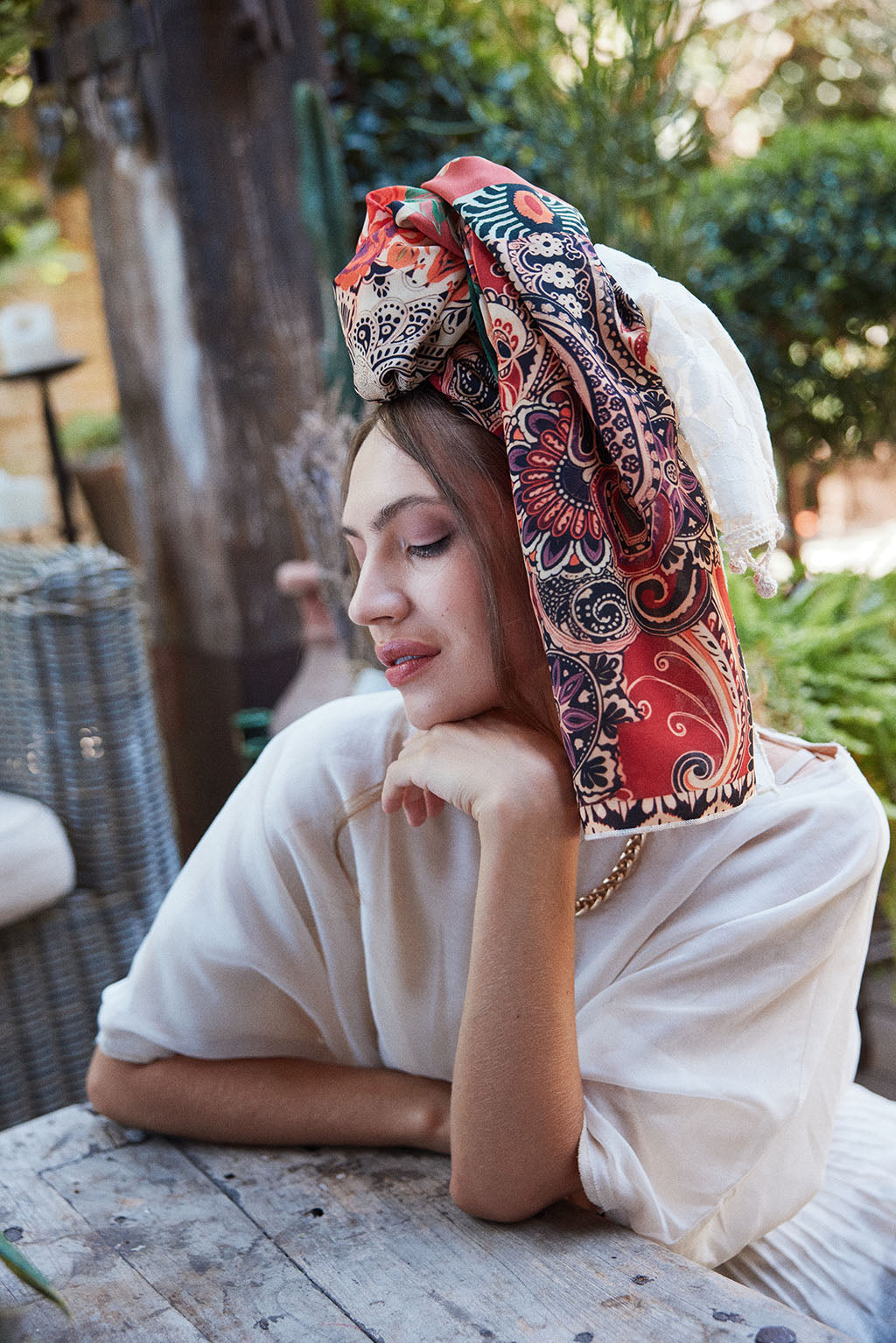 הדרא, קולקציית מטפחות חגים, שילוב בדי הדפסים ובד ריקמה בהיר, מטפות יומיומית, מטפחת לארועים