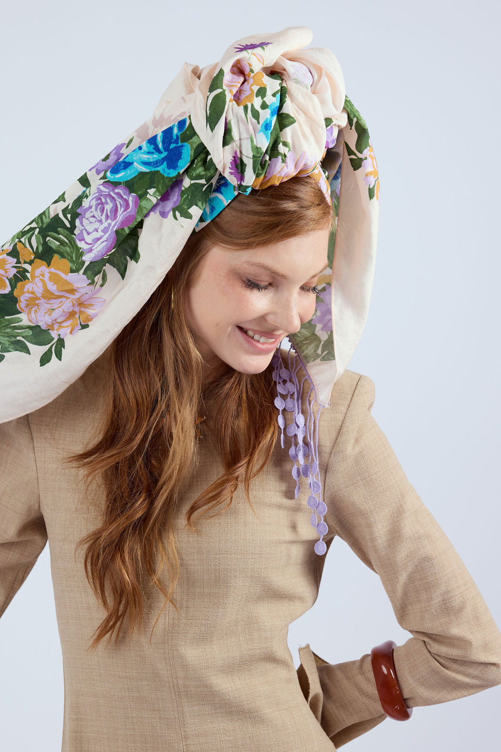 הדרא, קולקציית מטפחות חגים,  מטפחת עם הדפס פרחוני ופרנז סגול , מטפחת לארועים