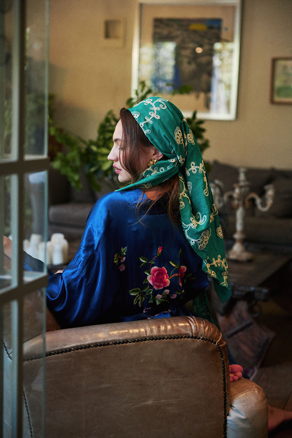 הדרא, קולקציית חגים, מטפחת משולשת ירוקה עם ריקמה בהירה, מטפחת משולשת לארועים