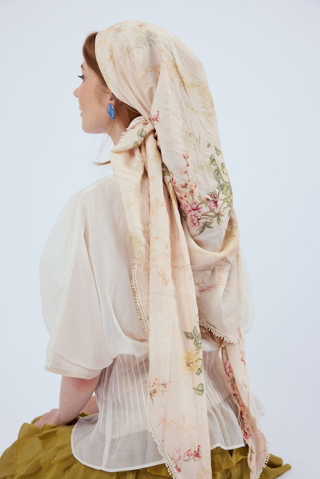 הדרא, קולקציית מטפחות חגים, בד הדפס פרחים עם פס קישוט, מושלשת חגיגית לארועים