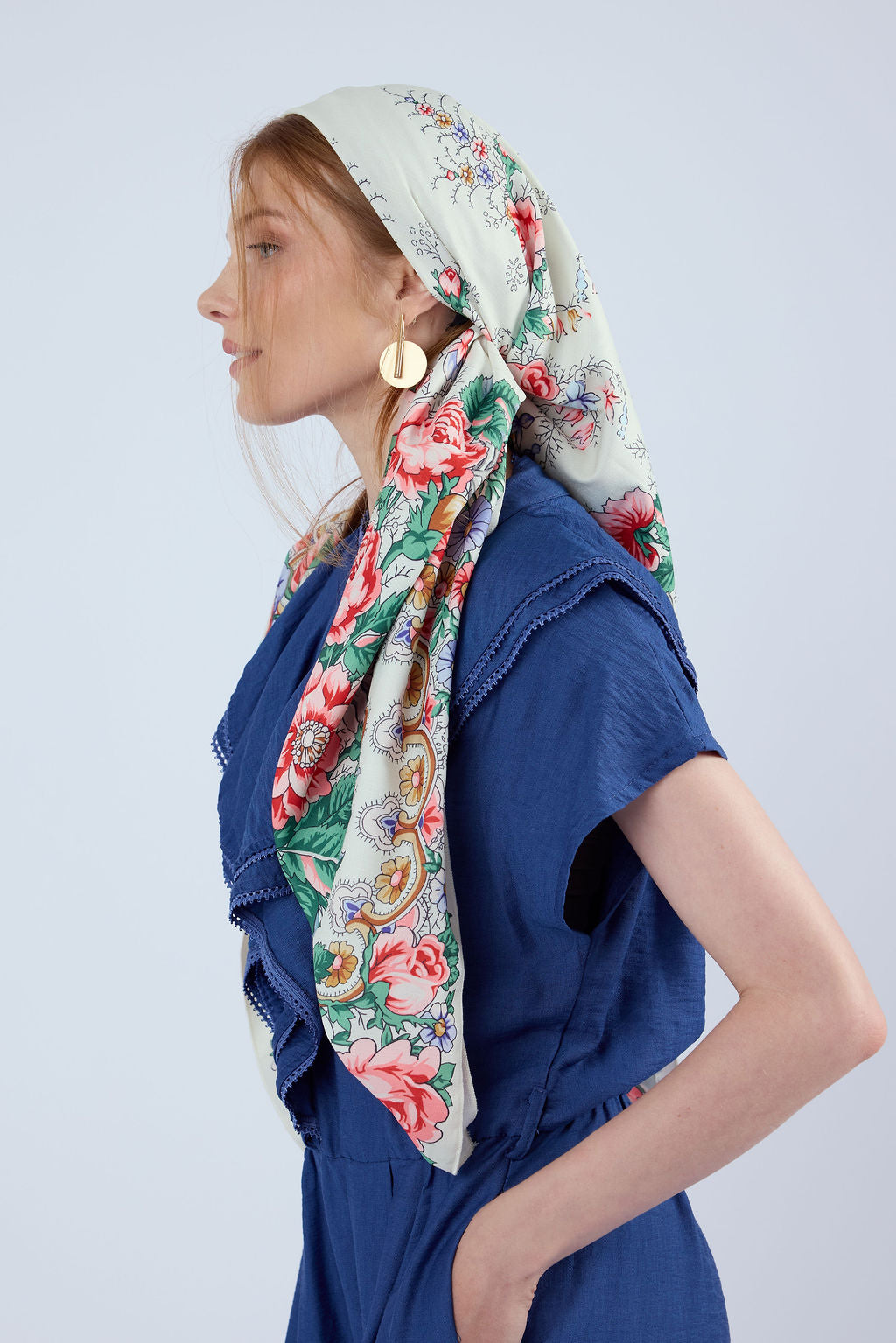 הדרא, קולקציית חגים, מטפחת מרובעת בהירה עם הדפס פרחוני, מרובעת לשבת, מרובעת חגיגית