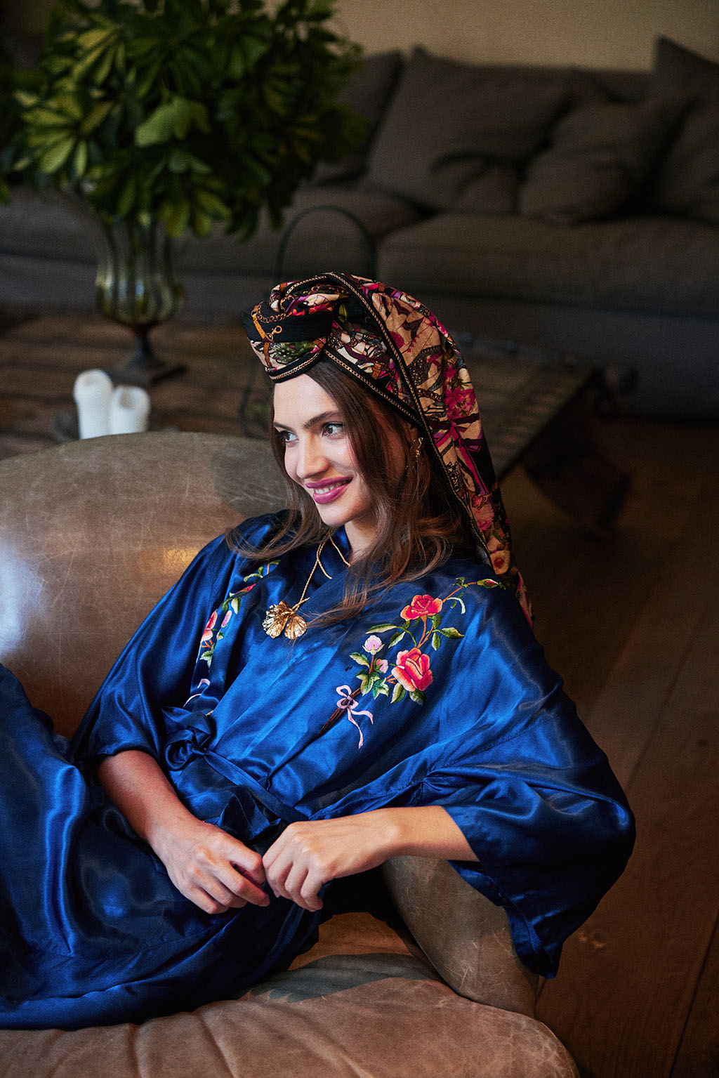 הדרא, קולקציית חגים, מטפחת בהדפס  צבעוני עם פס קישוט, מטפחת יומיומית