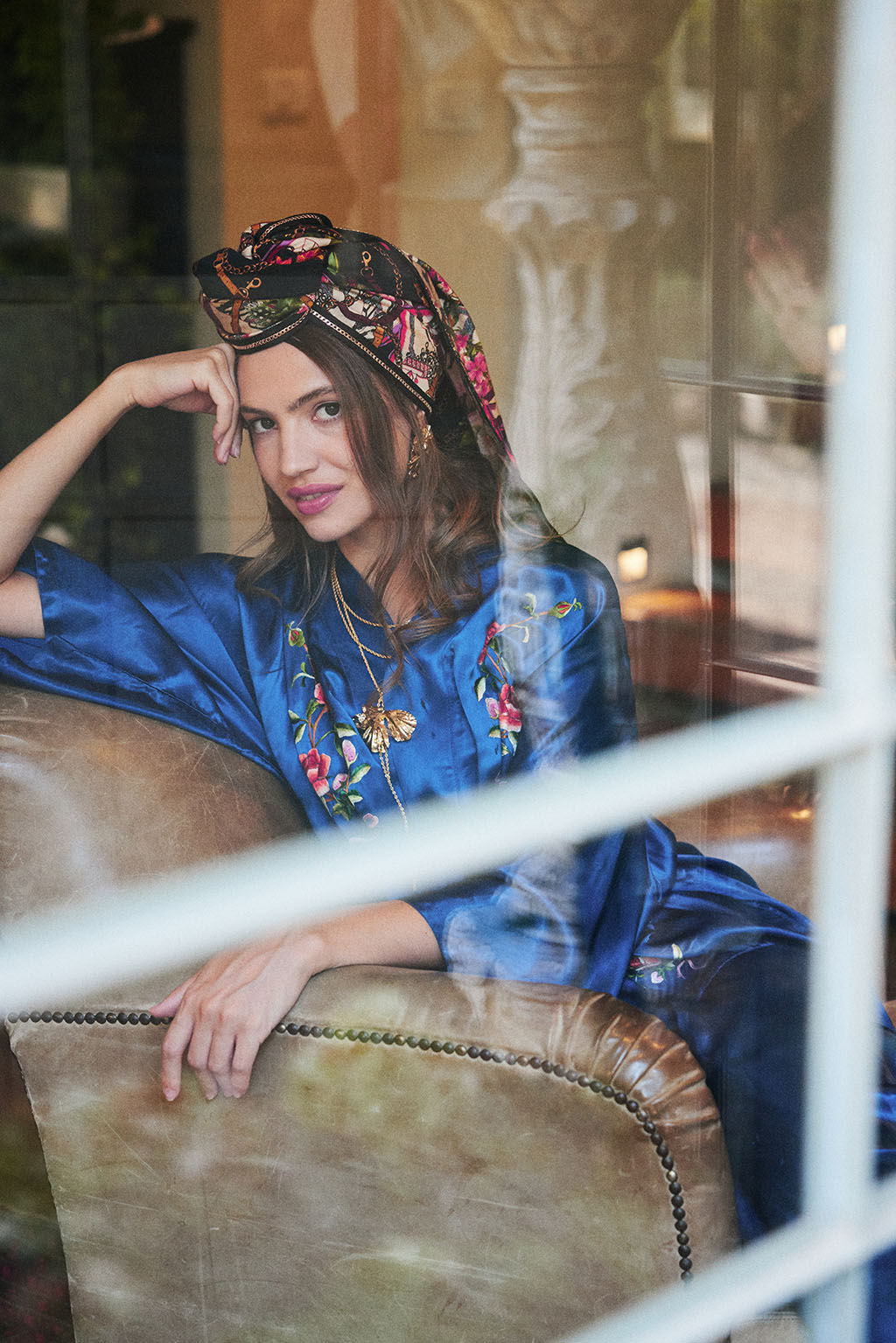 הדרא, קולקציית חגים, מטפחת בהדפס  צבעוני עם פס קישוט, מטפחת יומיומית