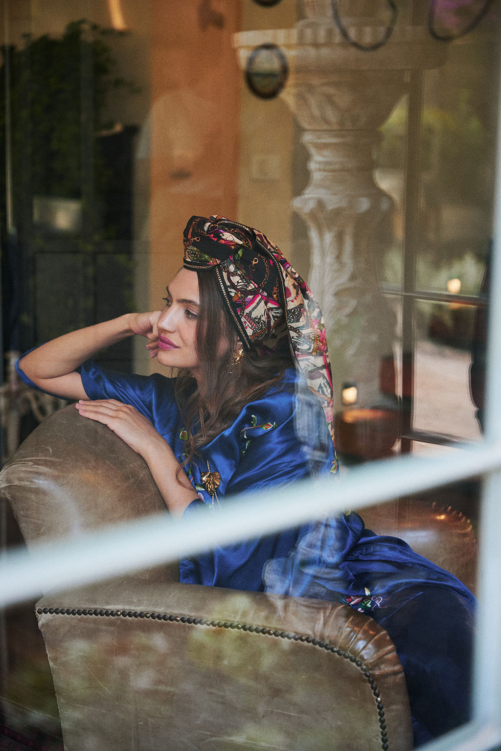 הדרא, קולקציית חגים, מטפחת בהדפס  צבעוני עם פס קישוט, מטפחת יומיומית