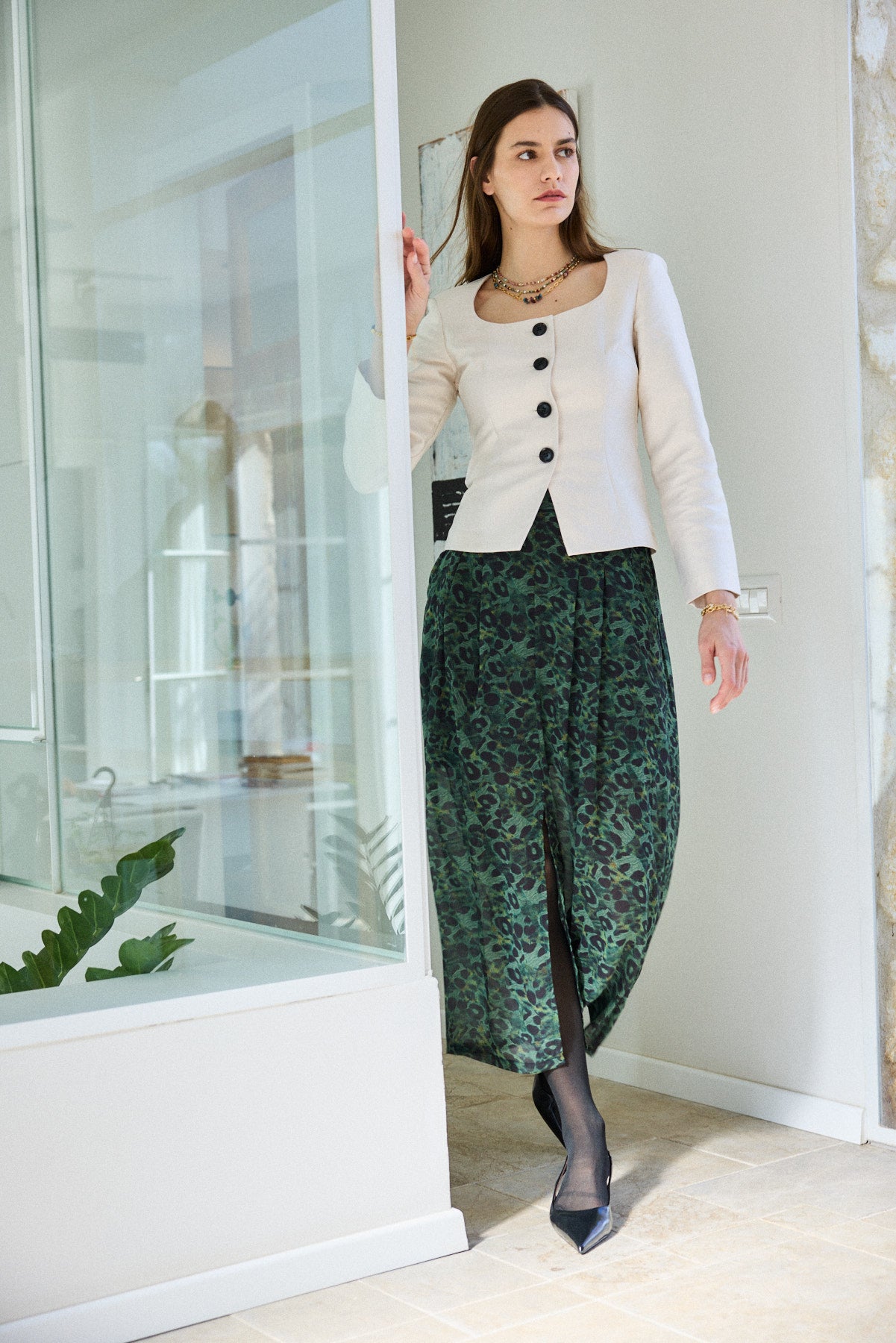 הדרא, קוקלציית אביב, חצאית מנומרת ארוכה בגווני ירוק, חצאית ליומיום, חצאית עם כיסים