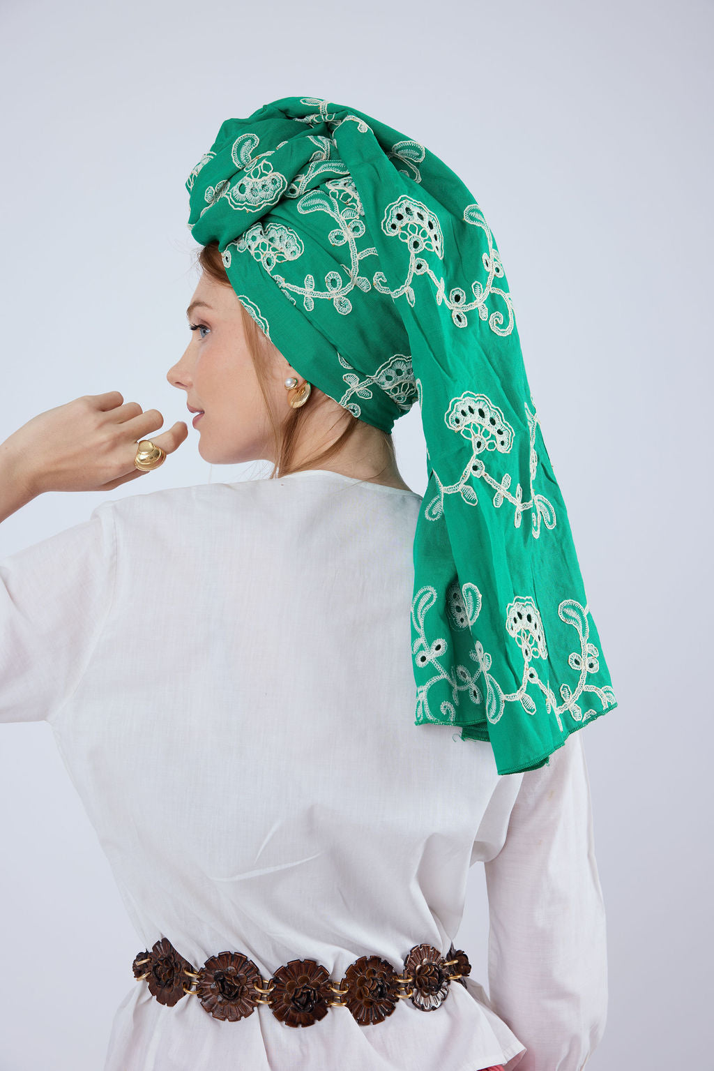 הדרא, קולקציית חגים, מטפחת ירוקה עם ריקמה בהירה, מטפחת חגיגית