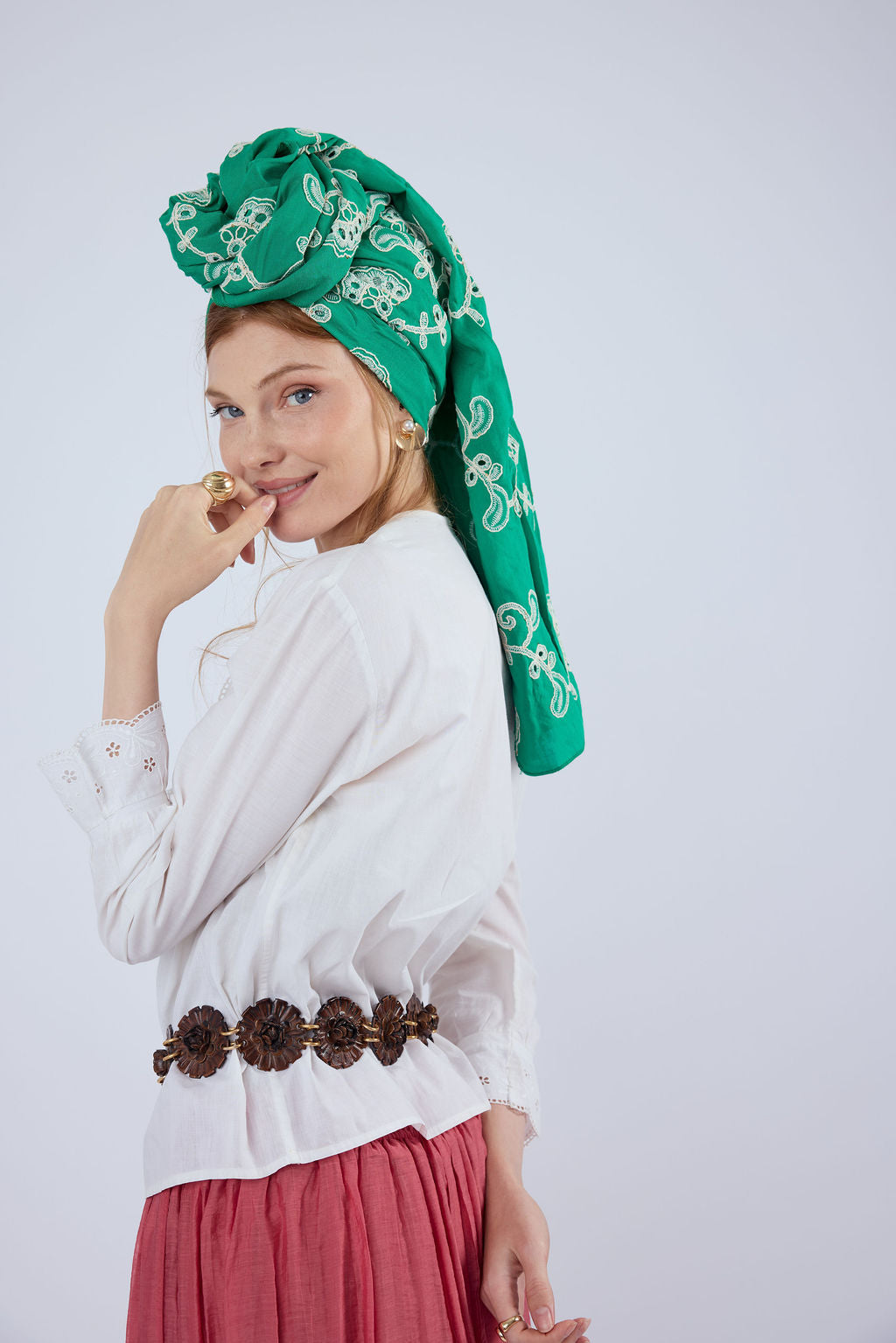 הדרא, קולקציית חגים, מטפחת ירוקה עם ריקמה בהירה, מטפחת חגיגית