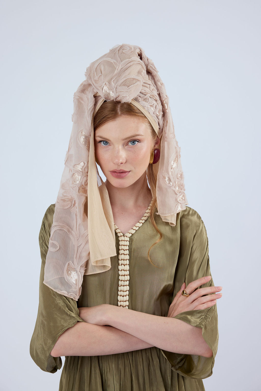 הדרא, קולקציית חגים, מטפחת ורודה עם פייטים. מטפחת חגיגית, מטפחת לארועים