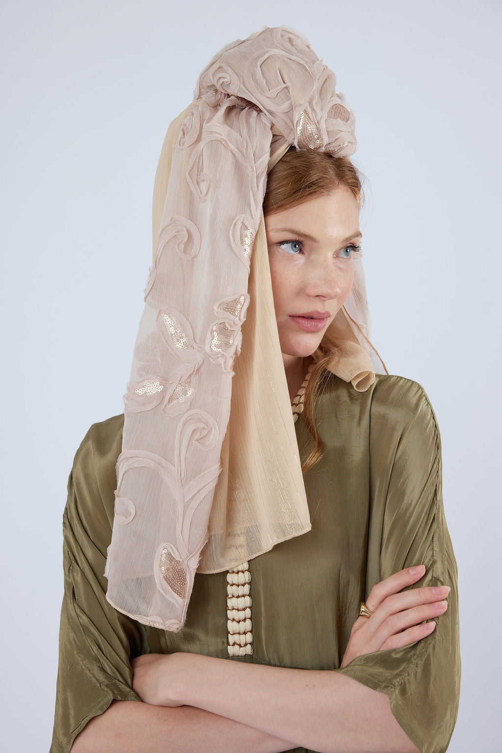 הדרא, קולקציית חגים, מטפחת ורודה עם פייטים. מטפחת חגיגית, מטפחת לארועים