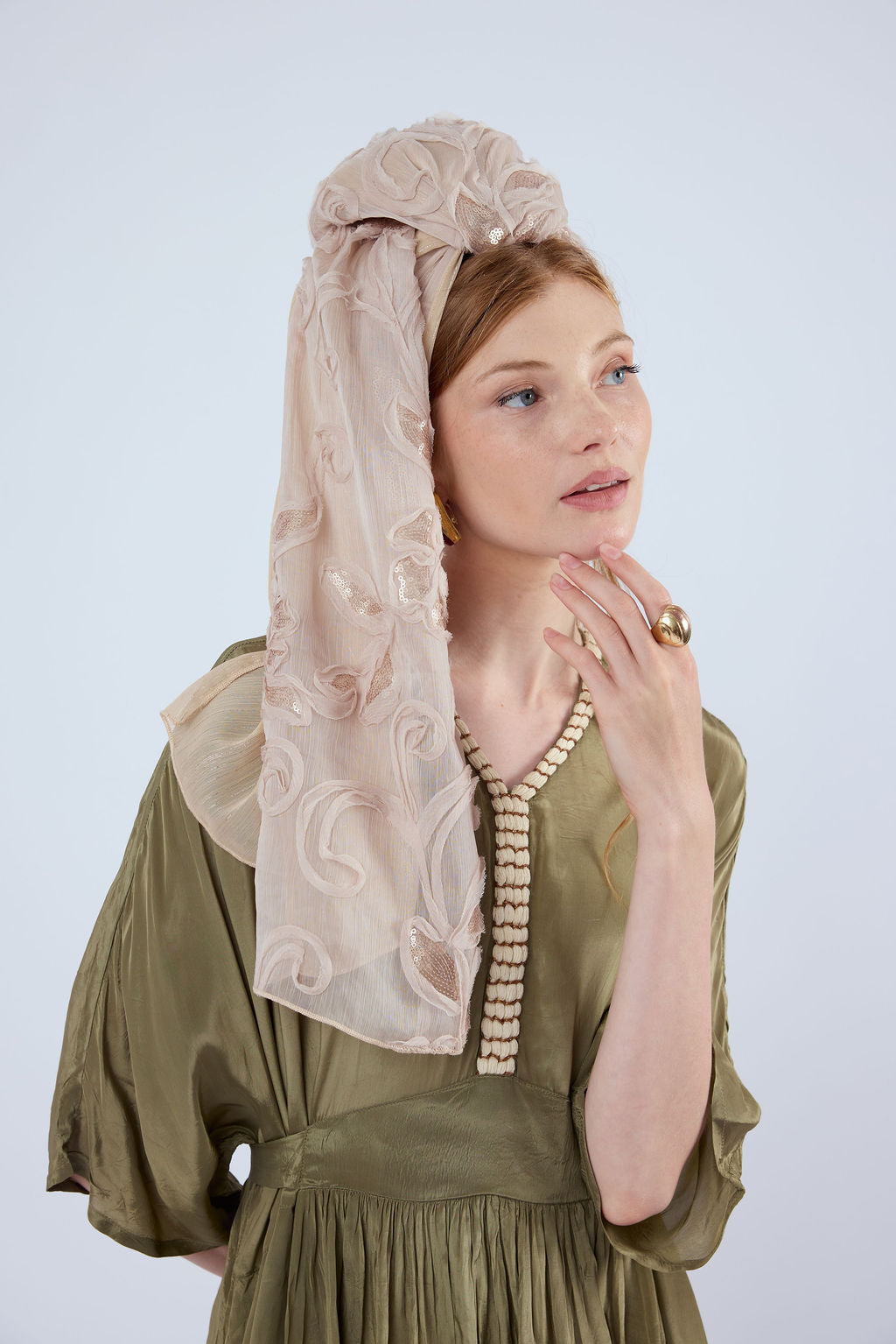 הדרא, קולקציית חגים, מטפחת ורודה עם פייטים. מטפחת חגיגית, מטפחת לארועים