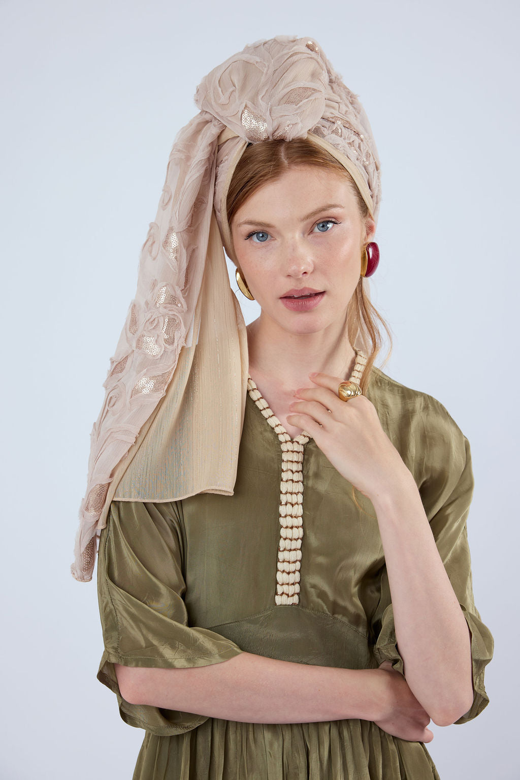 הדרא, קולקציית חגים, מטפחת ורודה עם פייטים. מטפחת חגיגית, מטפחת לארועים