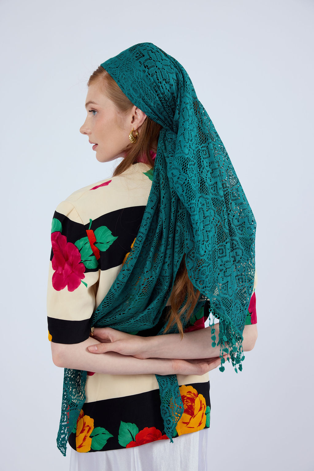 הדרא, קולקציית מטפחות חגים, מטפחת משולשת בצבע טורקיז בשילוב פרנז לבבות עדין, מטפחת משולשת לארוע