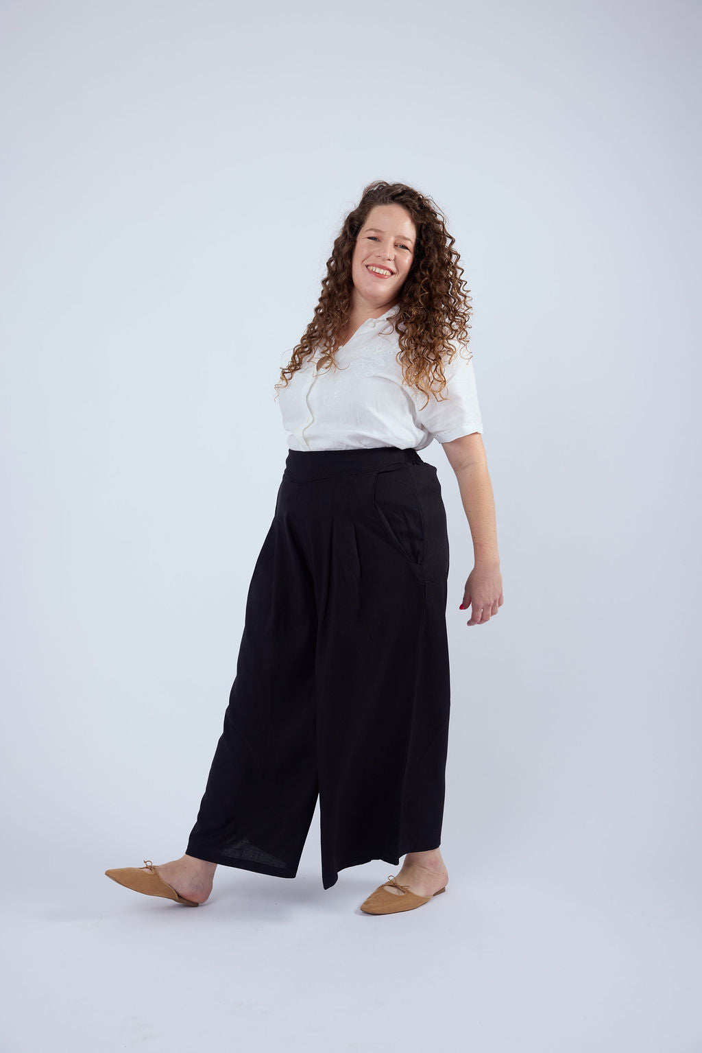 הדרא, מכנס חצאית מבד קרפ שחור