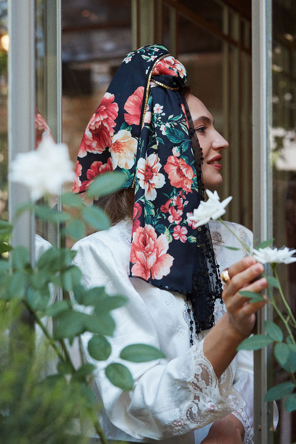 הדרא, קולקיית חגים, מטפחת פרחונית בשילוב בד פייטים