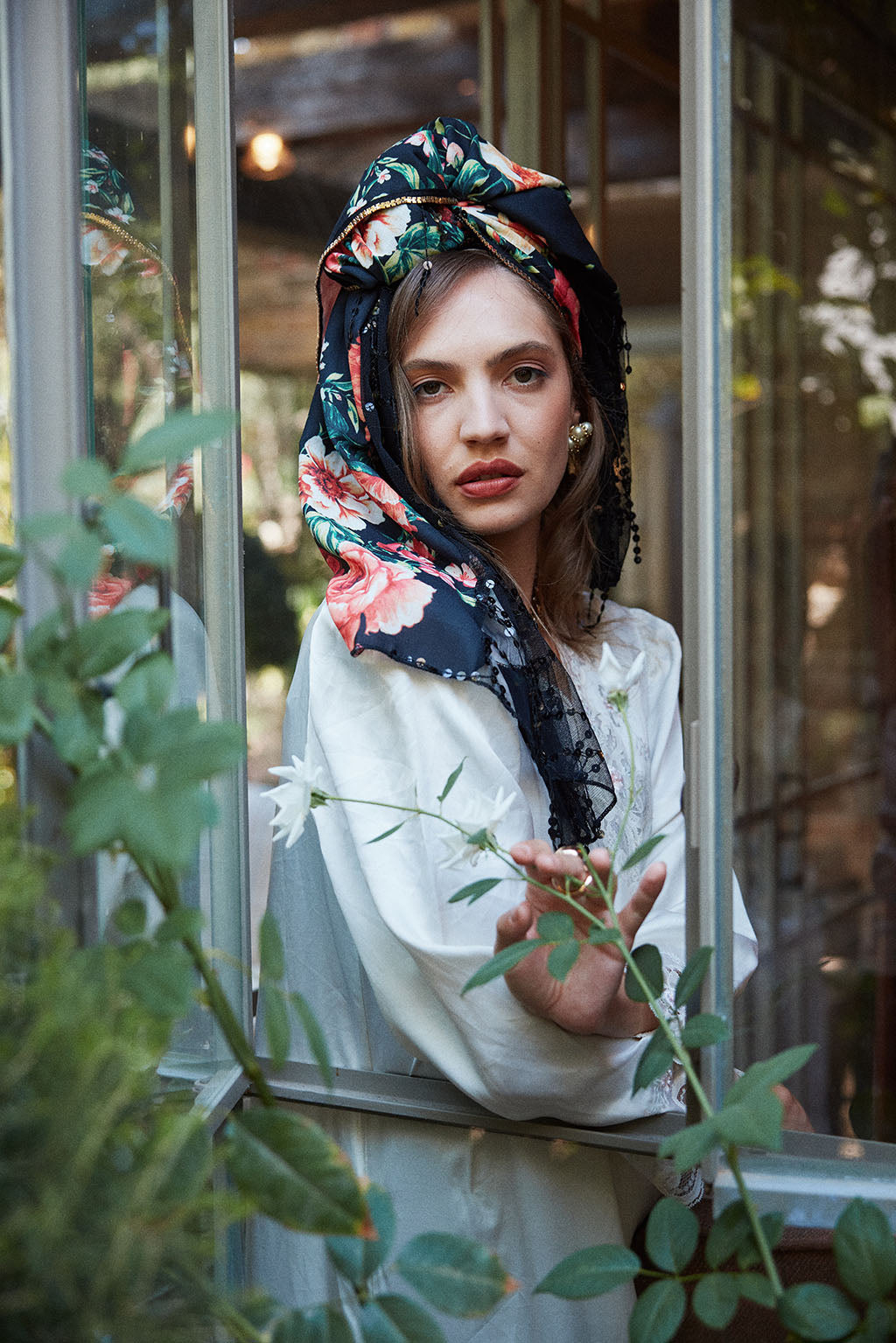 הדרא, קולקיית חגים, מטפחת פרחונית בשילוב בד פייטים