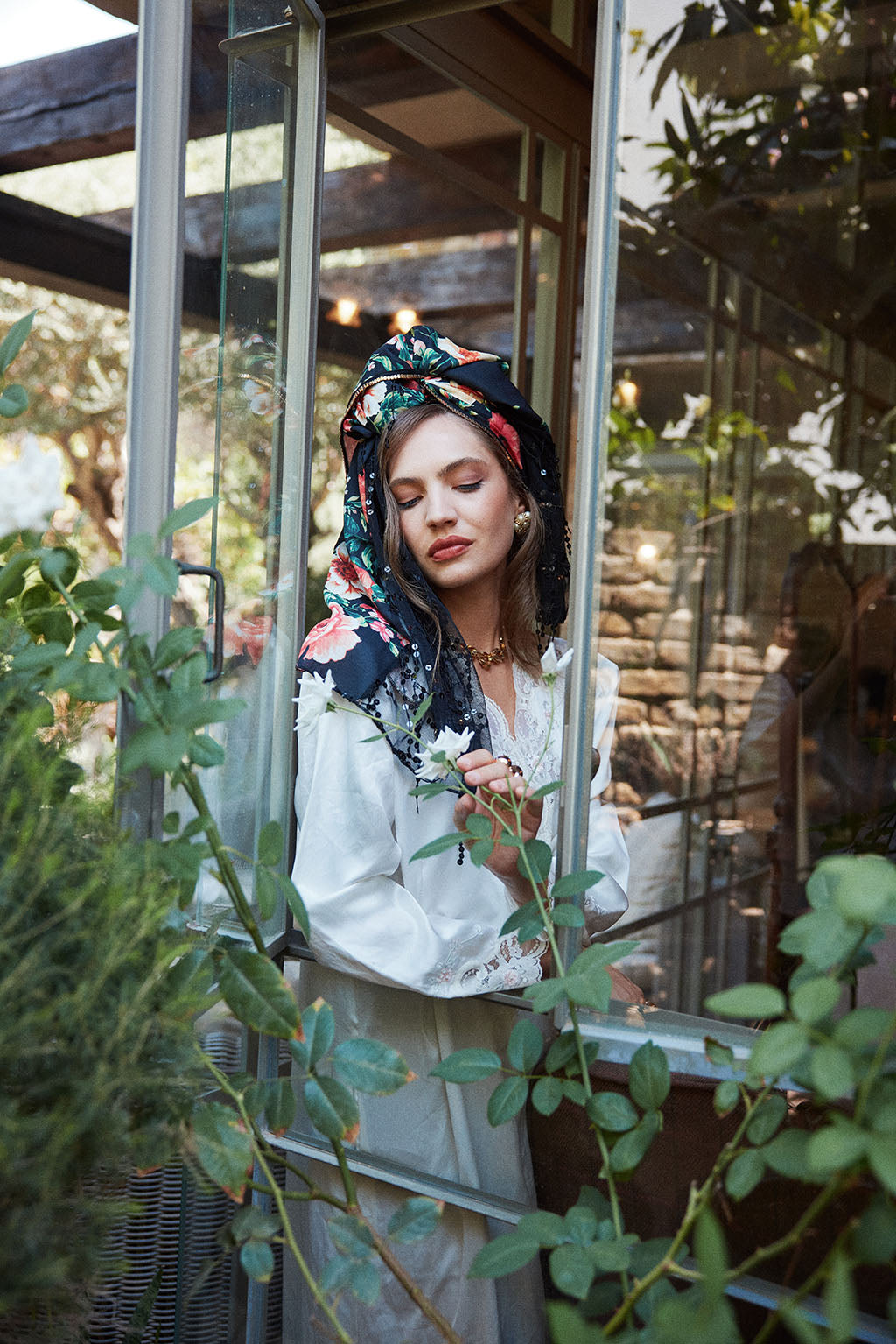 הדרא, קולקיית חגים, מטפחת פרחונית בשילוב בד פייטים