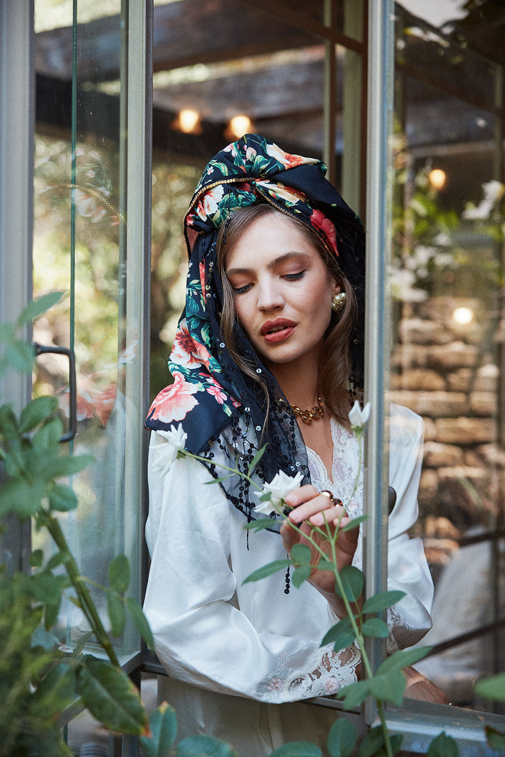 הדרא, קולקיית חגים, מטפחת פרחונית בשילוב בד פייטים