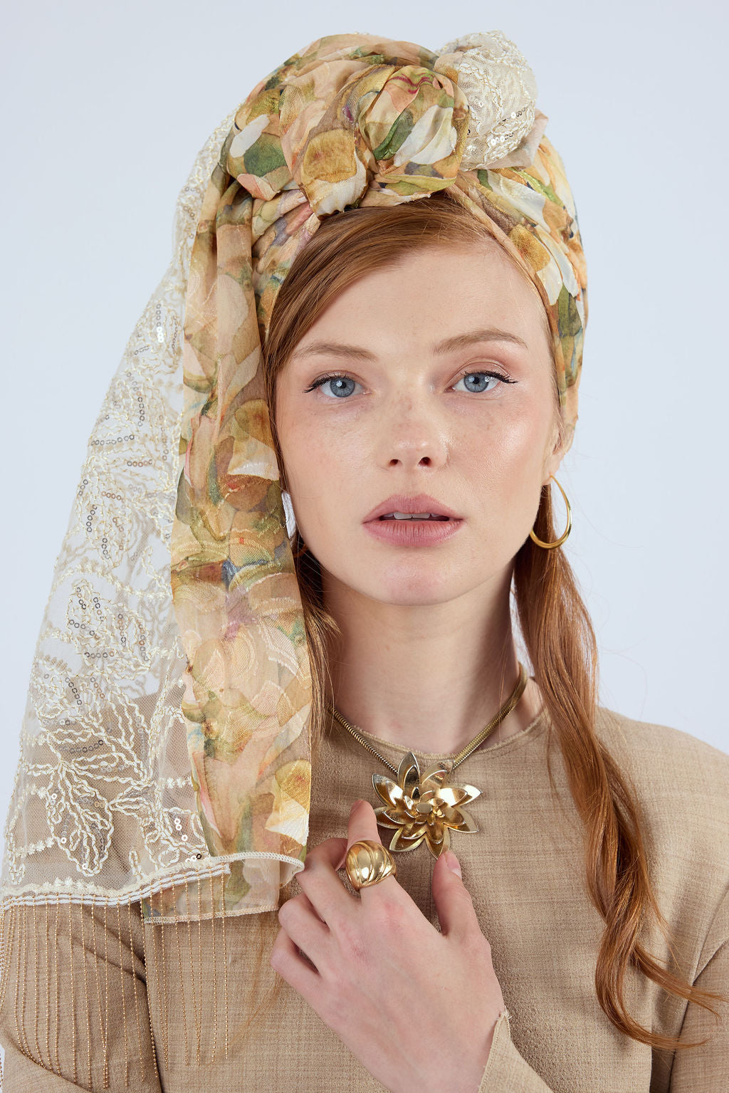 הדרא, קולקציית חגים, מטפחת חגיגית, שילוב בד פרוני ובד ריקמה