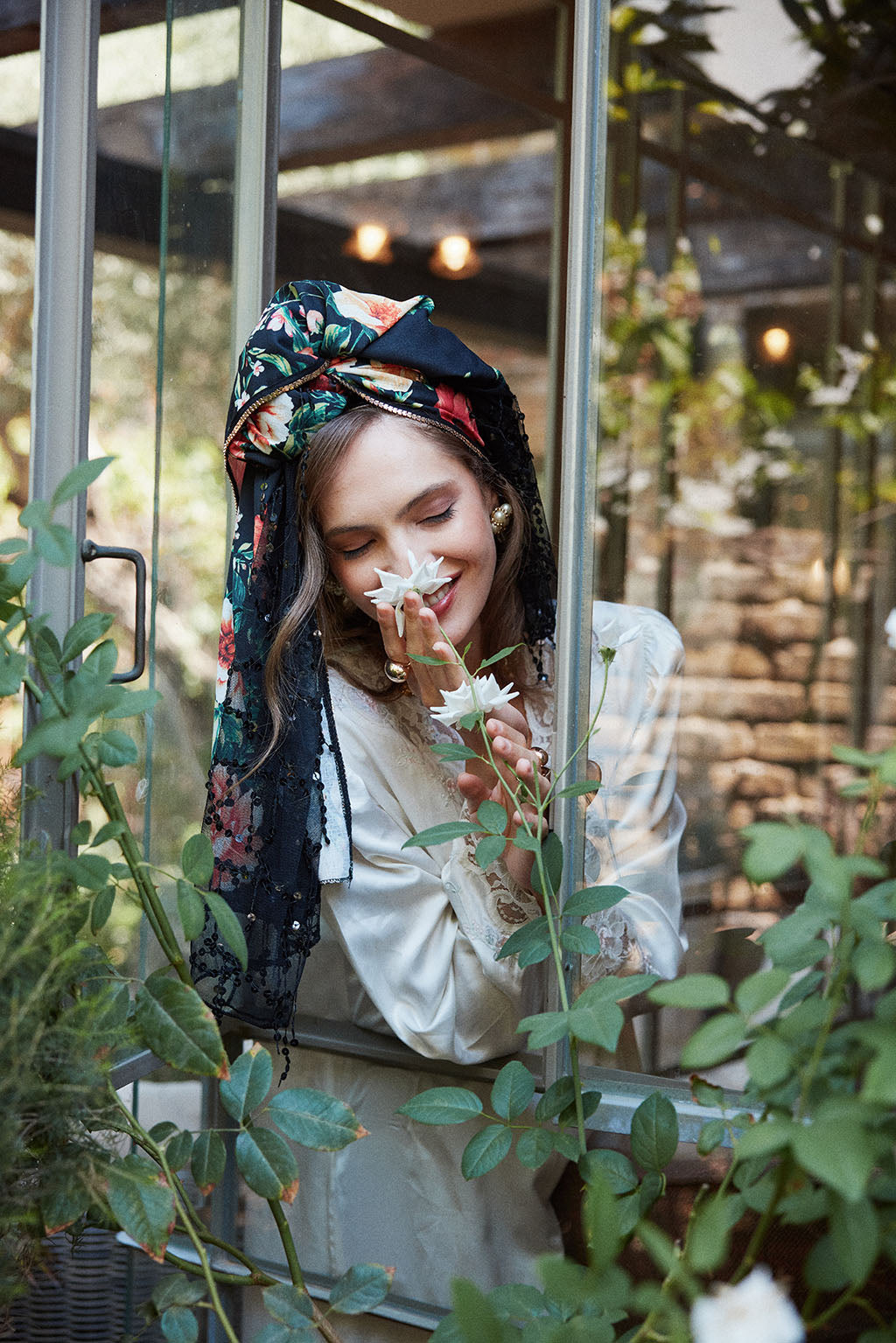 הדרא, קולקיית חגים, מטפחת פרחונית בשילוב בד פייטים