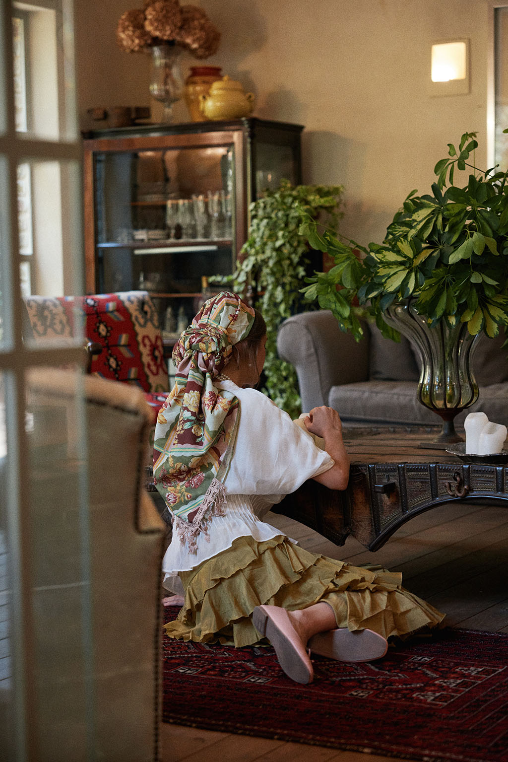 הדרא, קולקיית חגים, מטפחת פרחונית בשילוב בד פייטים