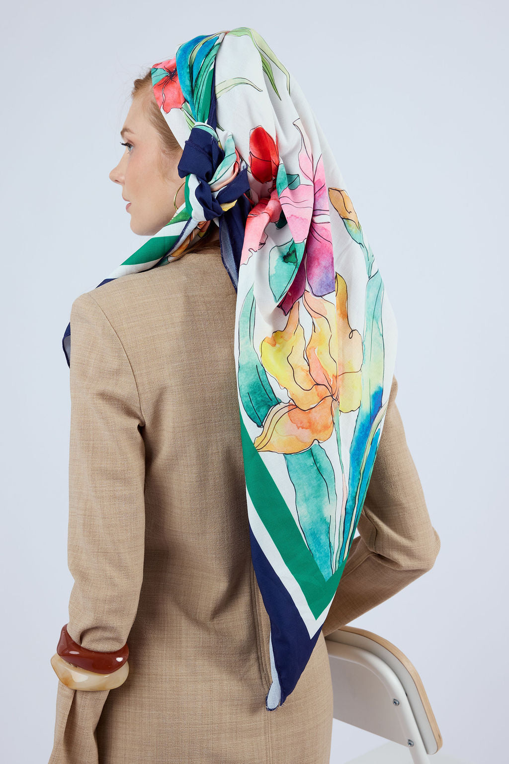 הדרא, קולקציית מטפחות חגים, מטפחת מרובעת בהדפס פירחוני, מרובעת חגיגית