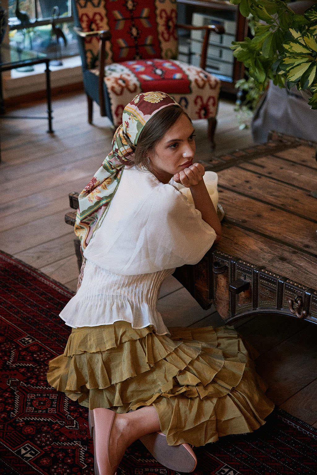 הדרא, קולקיית חגים, מטפחת פרחונית בשילוב בד פייטים