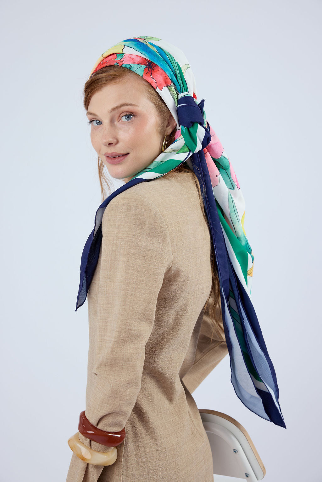 הדרא, קולקציית מטפחות חגים, מטפחת מרובעת בהדפס פירחוני, מרובעת חגיגית