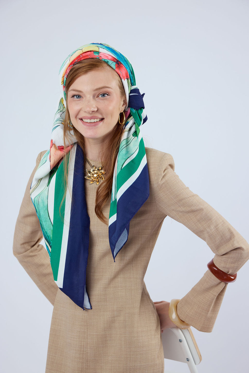 הדרא, קולקציית מטפחות חגים, מטפחת מרובעת בהדפס פירחוני, מרובעת חגיגית