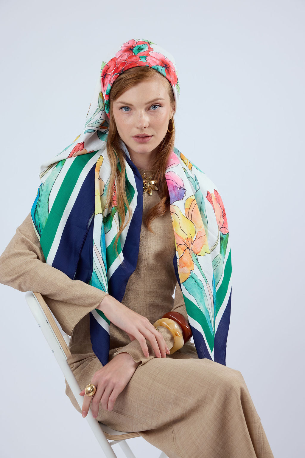 הדרא, קולקציית מטפחות חגים, מטפחת מרובעת בהדפס פירחוני, מרובעת חגיגית