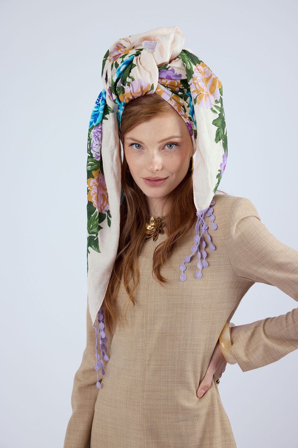 הדרא, קולקציית מטפחות חגים, מטפחת עם הדפס פרחוני ופרנז סגול , מטפחת לארועים