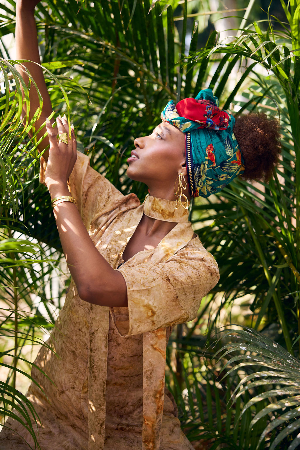 הדרא, קולקציית קיץ, מטפחת חגיגית, שילוב בדים צבעוני עם פס קישוט שחור זב