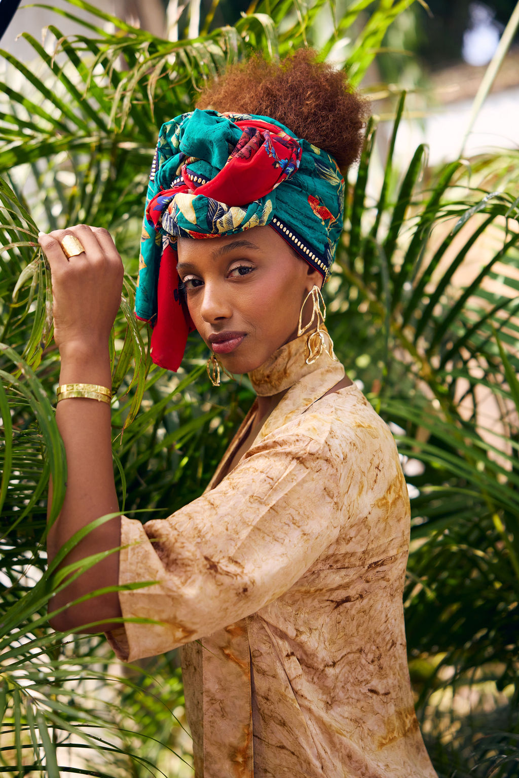 הדרא, קולקציית קיץ, מטפחת חגיגית, שילוב בדים צבעוני עם פס קישוט שחור זב