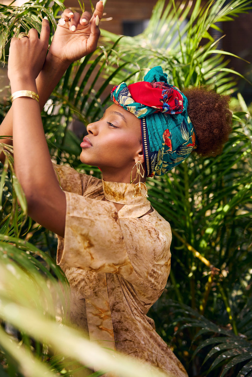 הדרא, קולקציית קיץ, מטפחת חגיגית, שילוב בדים צבעוני עם פס קישוט שחור זב