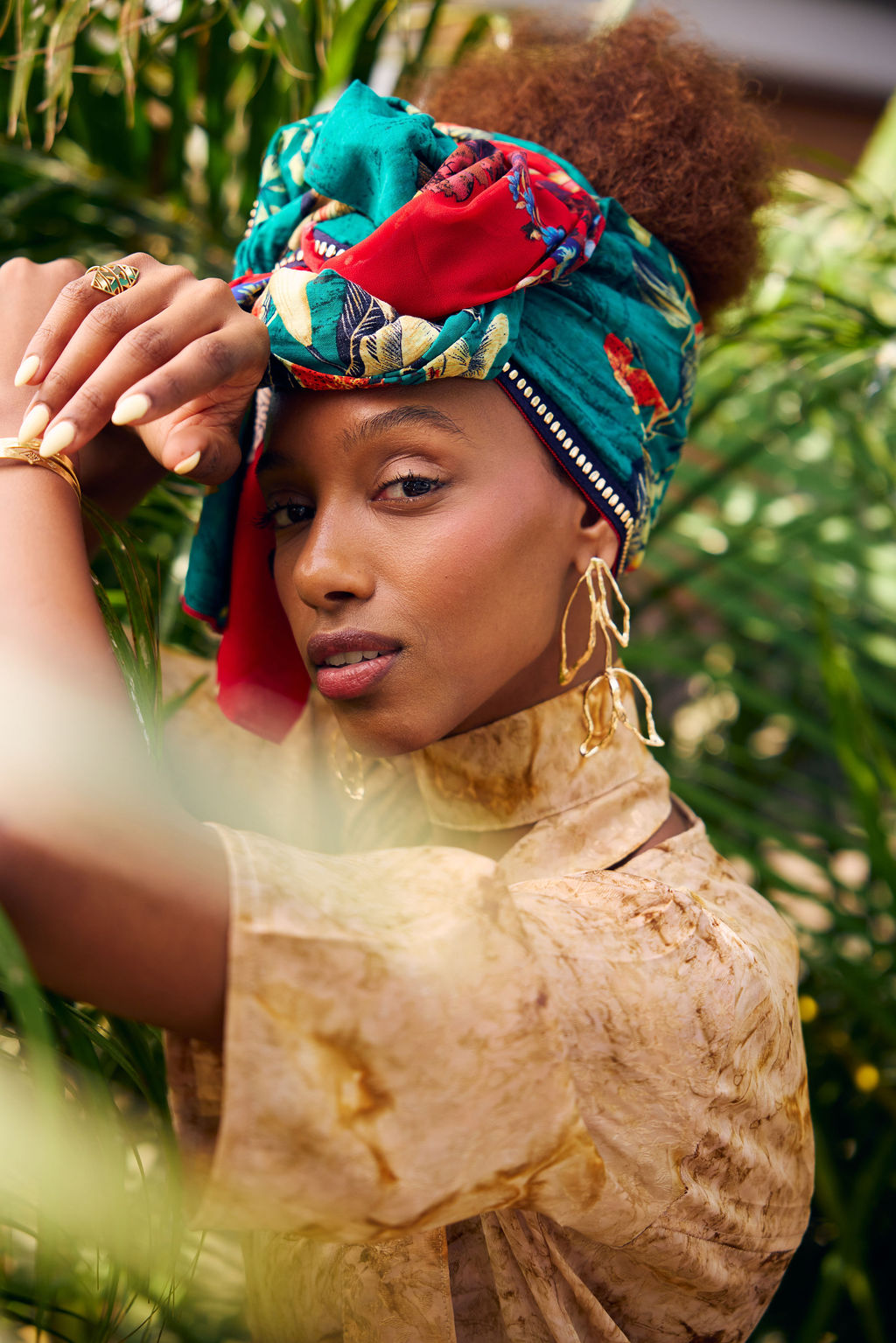 הדרא, קולקציית קיץ, מטפחת חגיגית, שילוב בדים צבעוני עם פס קישוט שחור זב