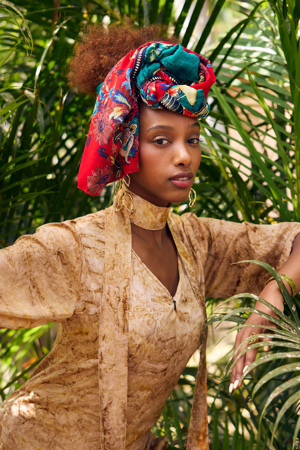 הדרא, קולקציית קיץ, מטפחת חגיגית, שילוב בדים צבעוני עם פס קישוט שחור זב