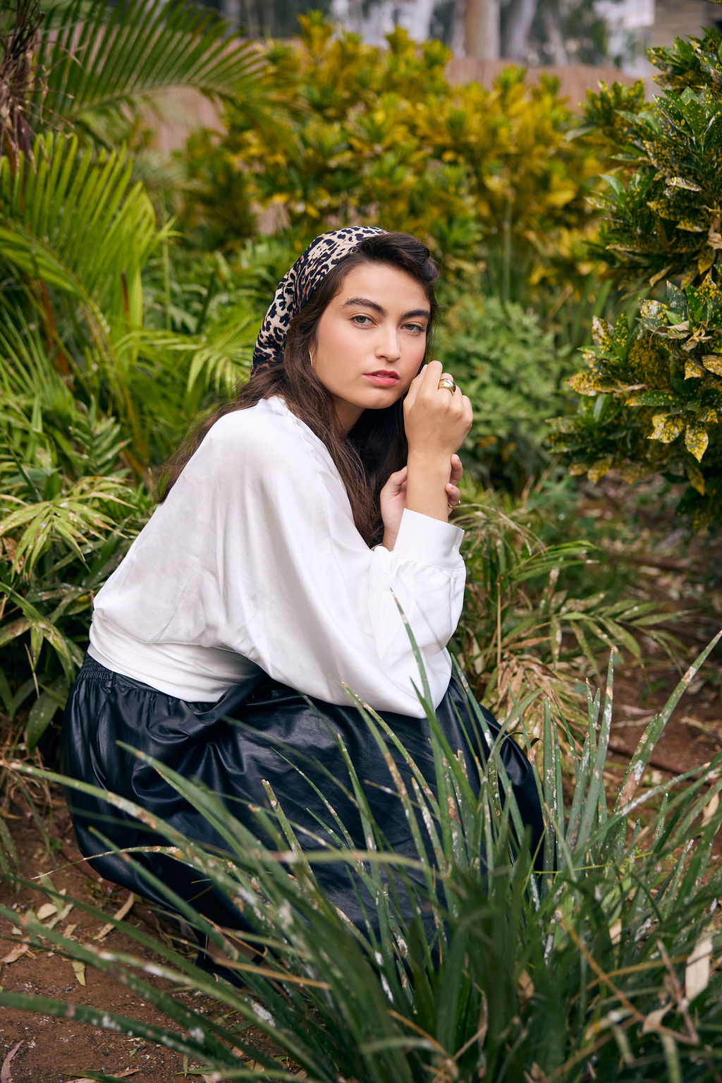 הדרא, קולקציית קיץ, מטפחת מרובעת חגיגית, שילוב בד מנומר ובד שחור , מרובע לארועים