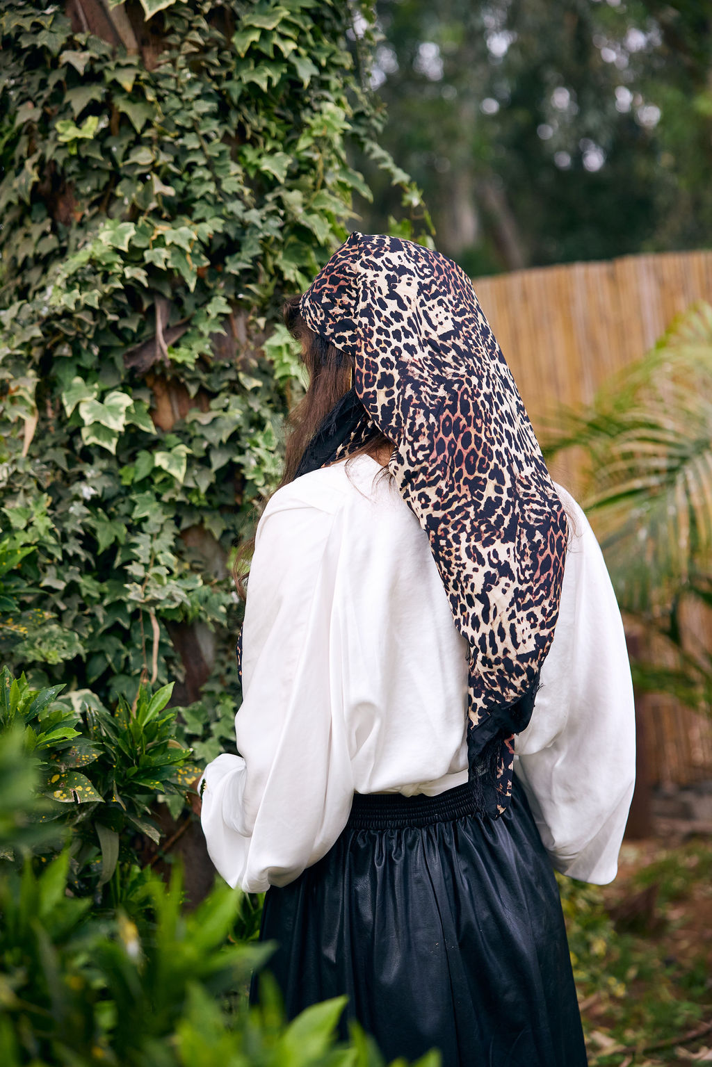 הדרא, קולקציית קיץ, מטפחת מרובעת חגיגית, שילוב בד מנומר ובד שחור , מרובע לארועים