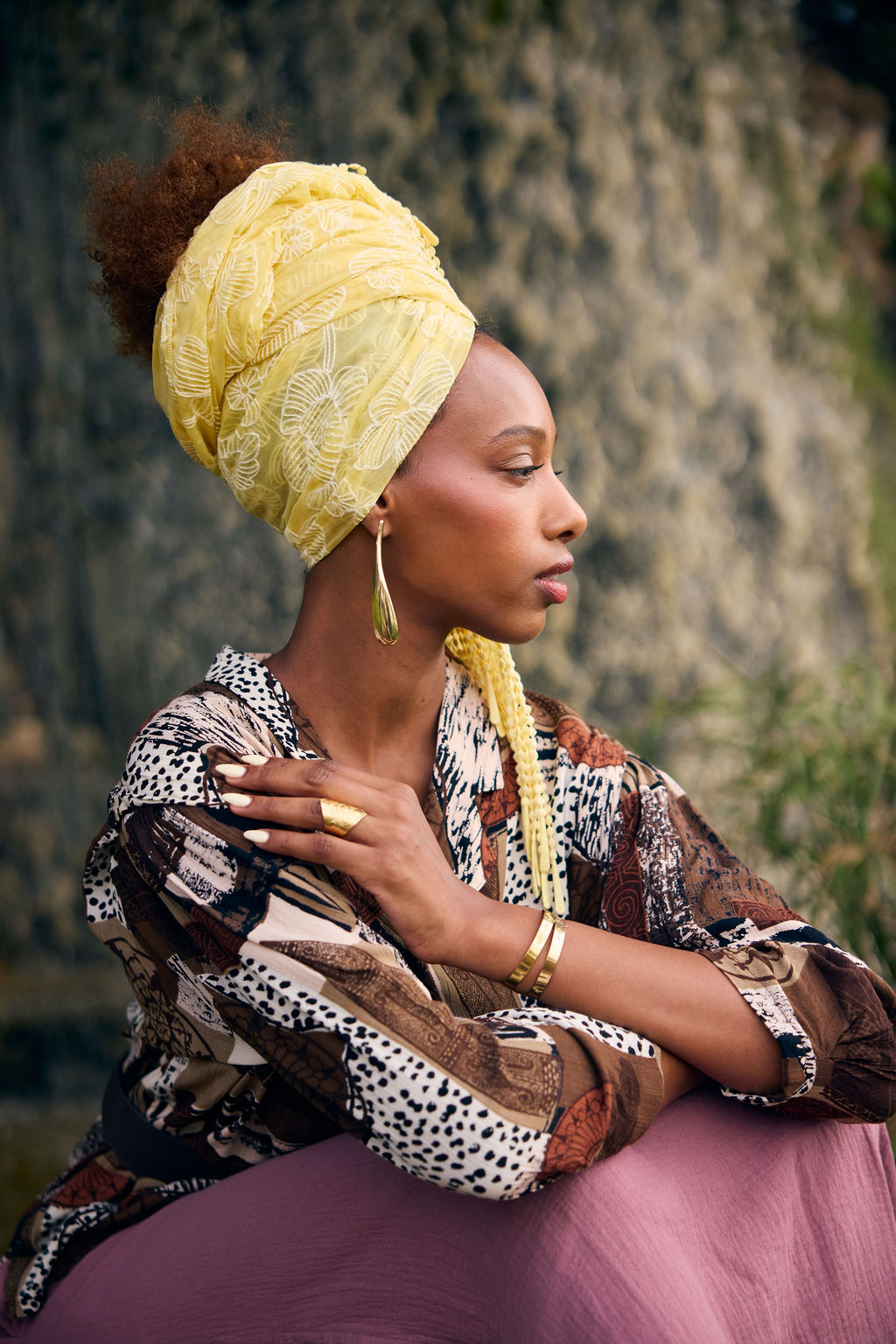 הדרא, קולקציית מטפחות קיץ, מטפחת חגיגית,  בד רקמה פרחוני בצבע ירוק עם פרנזים, מטפחת יומיומית