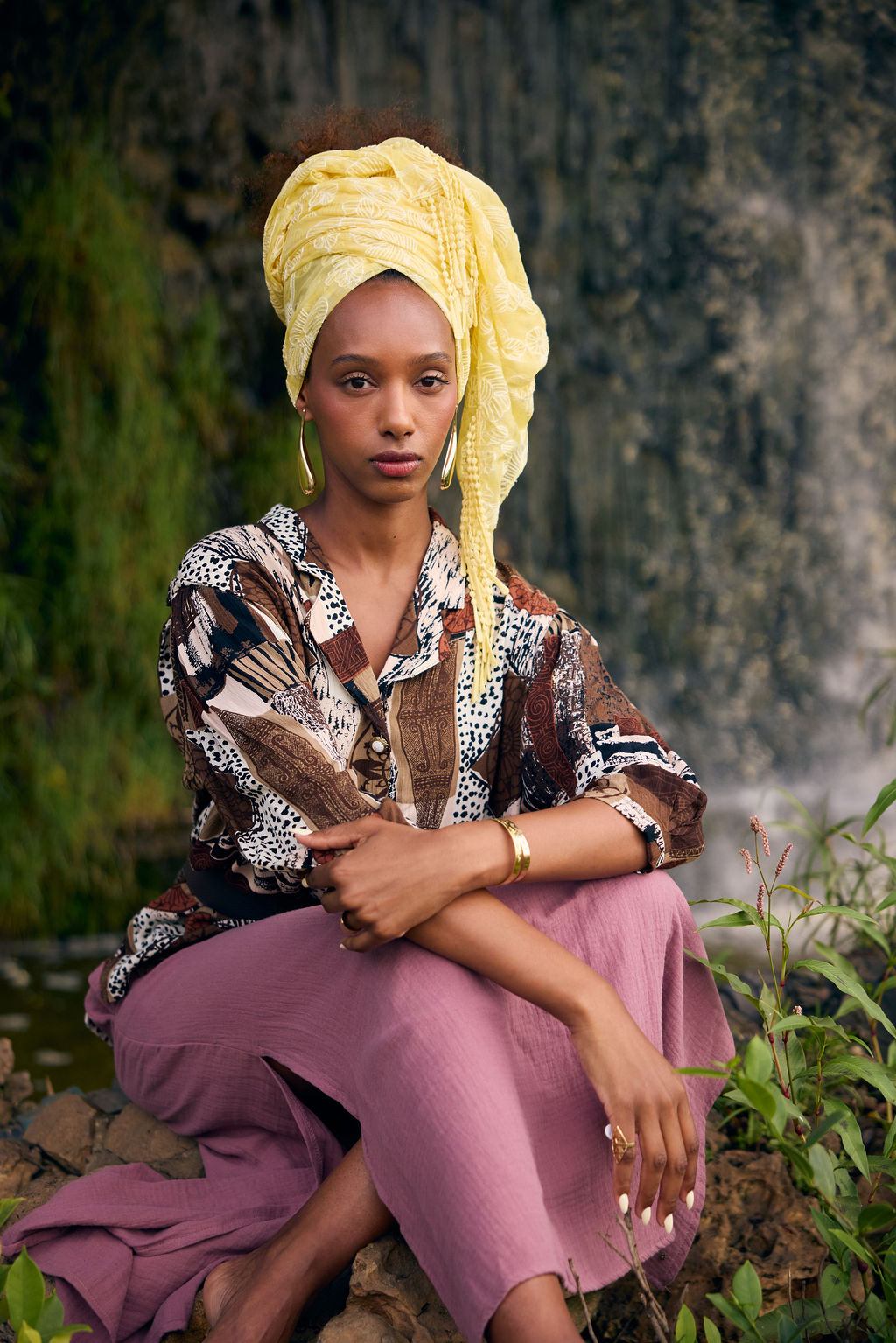 הדרא, קולקציית מטפחות קיץ, מטפחת חגיגית, בד רקמה פרחוני בצבע ירוק עם פרנזים, מטפחת יומיומית