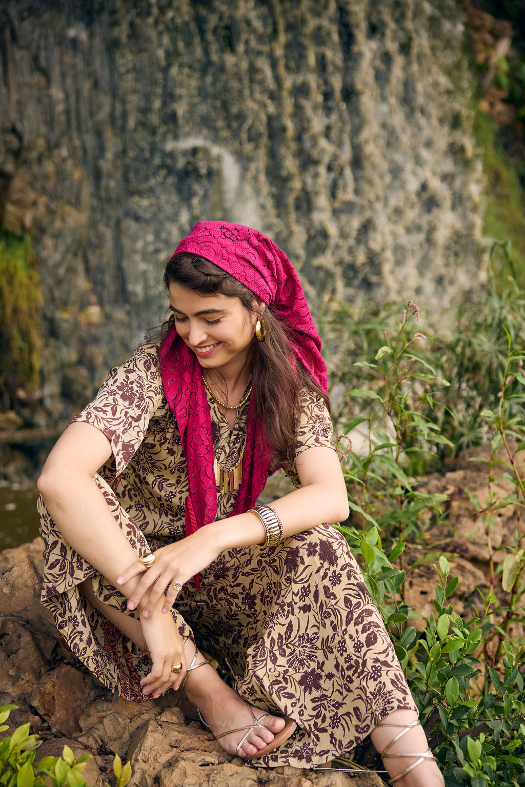 הדרא, קולקציית מטפחות קיץ, מטפחת משולשת בצבע דובדבן עם פרנז תואם, משולש יומיומי