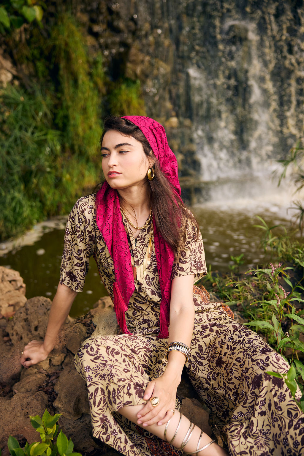 הדרא, קולקציית מטפחות קיץ, מטפחת משולשת בצבע דובדבן עם פרנז תואם, משולש יומיומי