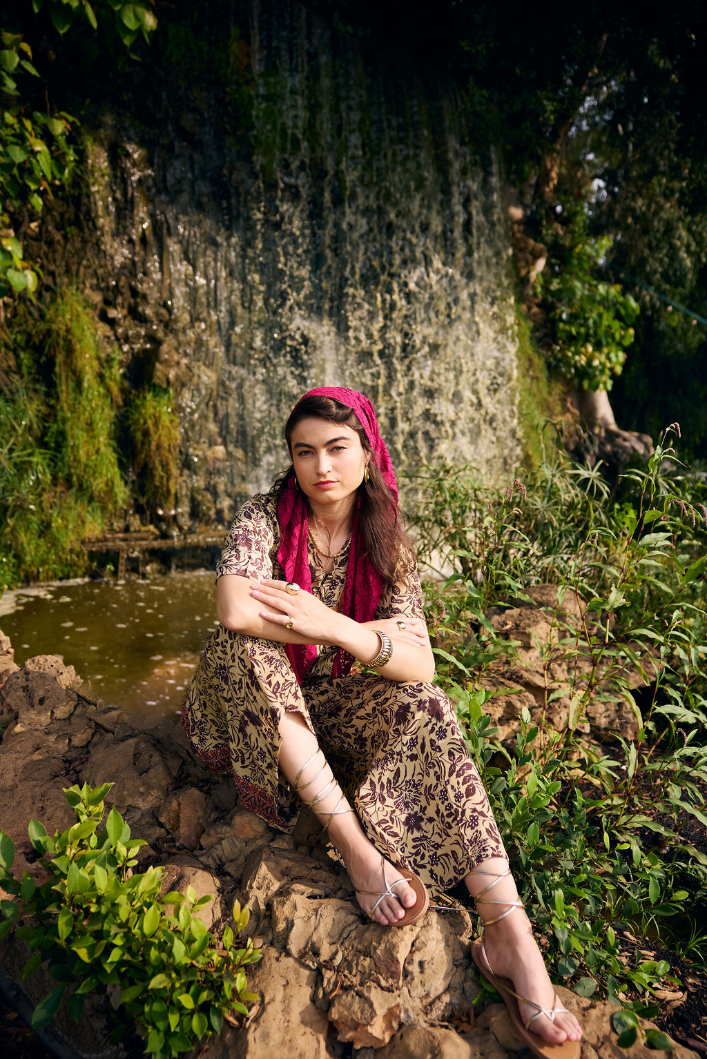 הדרא, קולקציית מטפחות קיץ, מטפחת משולשת בצבע דובדבן עם פרנז תואם, משולש יומיומי