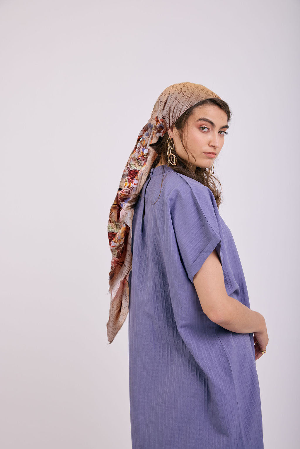 מטפחת מרובעת מונה בז'