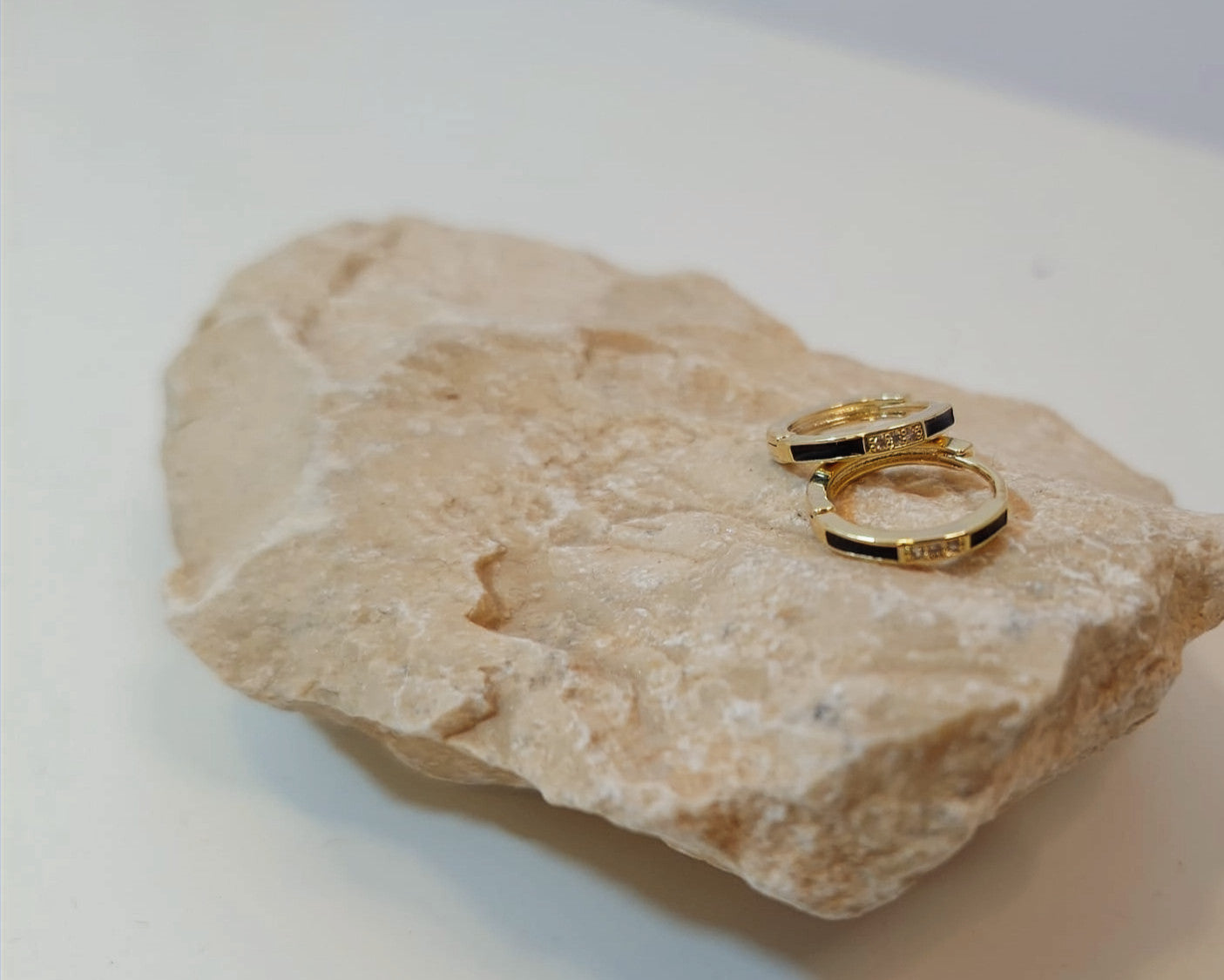 הדרא, עגיל זהב