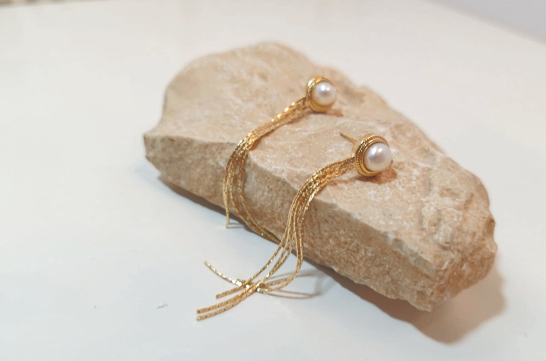 הדרא, עגיל צמוד עם פרנז זהב