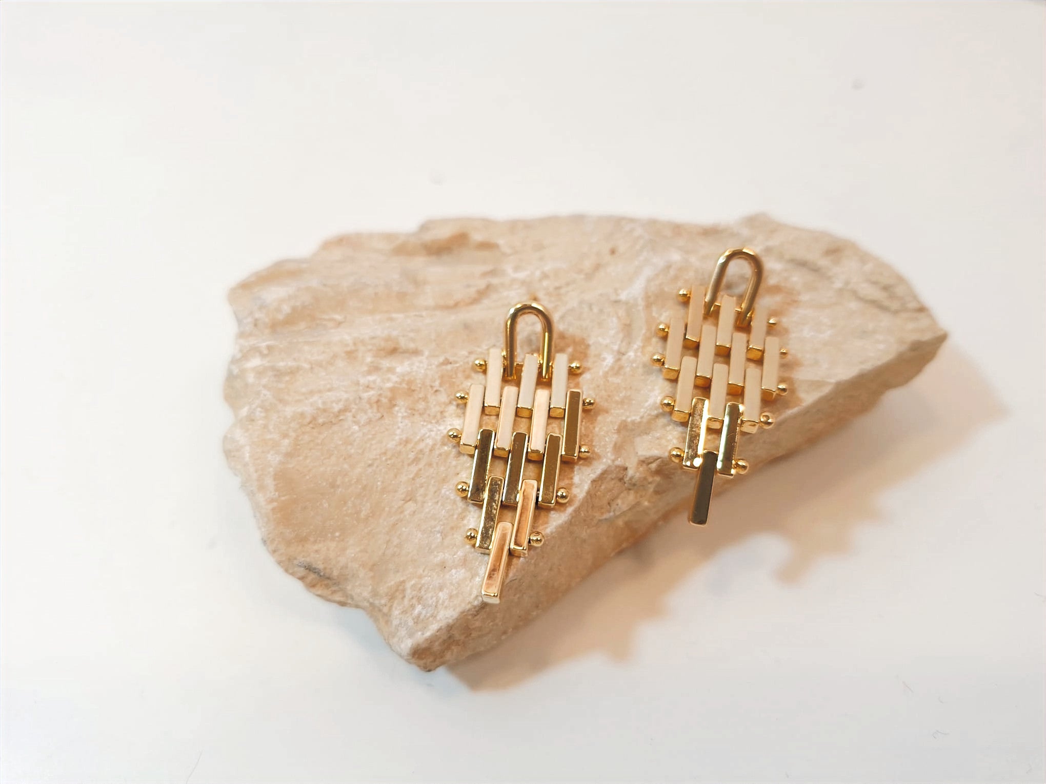 הדרא, עגיל זהב