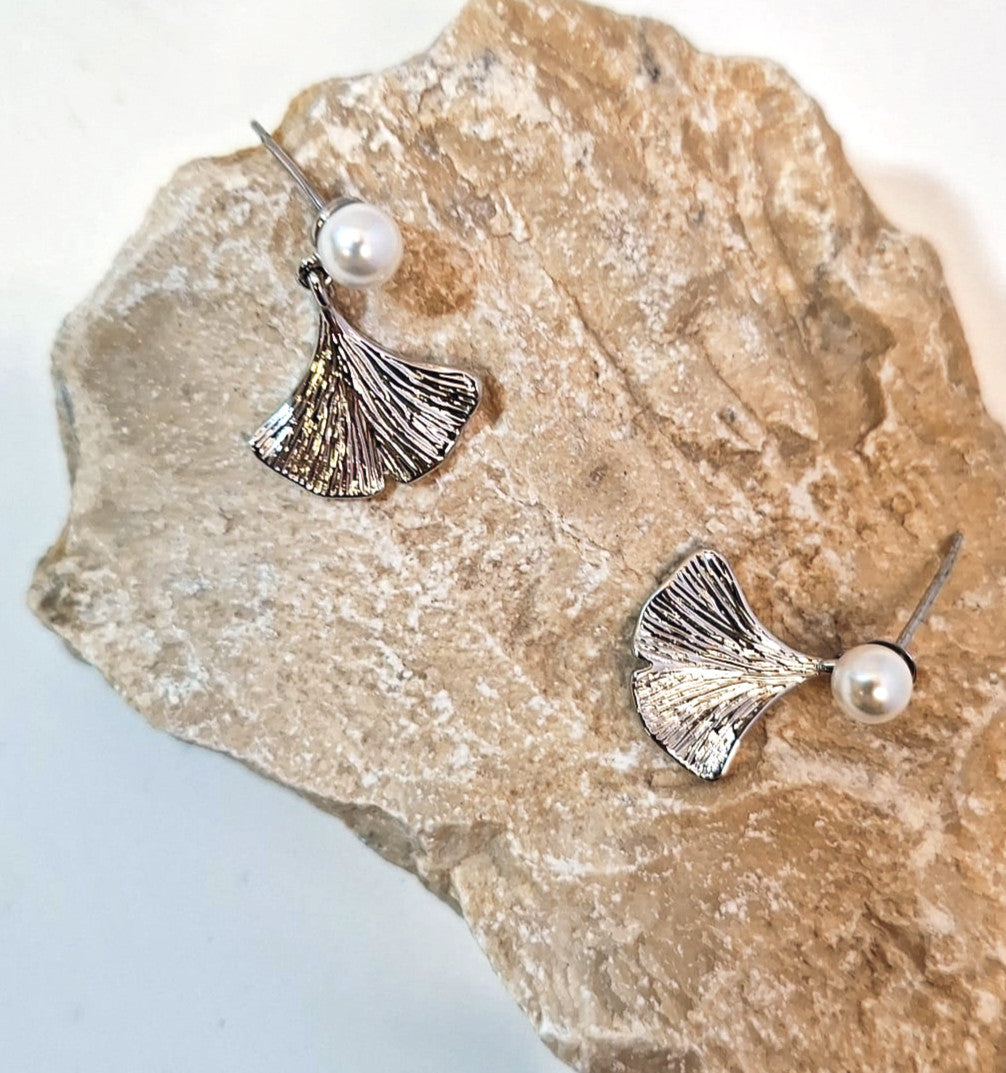 הדרא, עגיל זהב עם פנינה