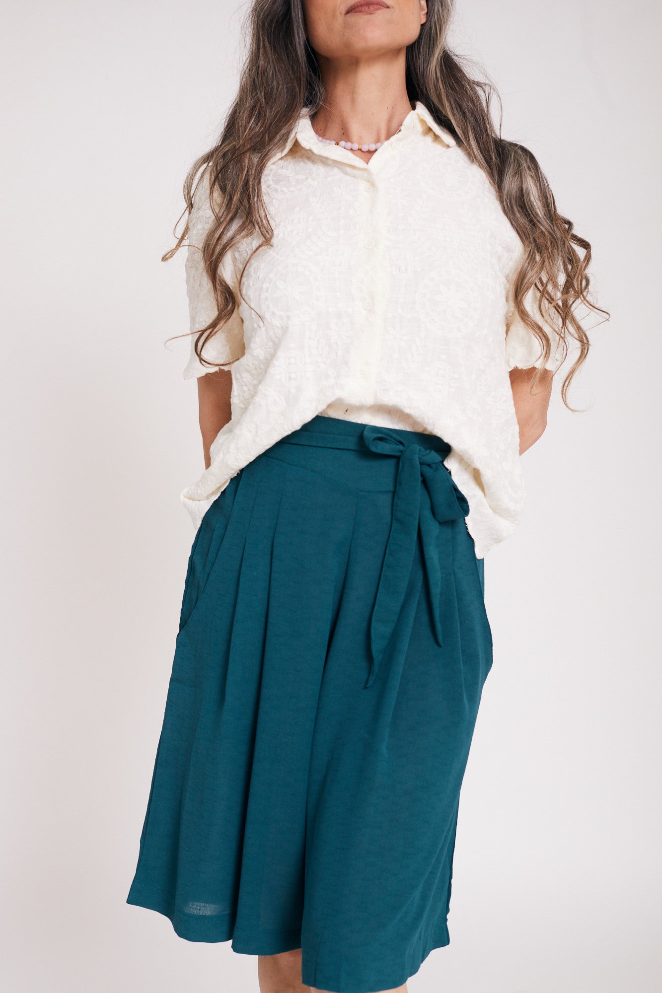 הדרא, מפרשית ירוקה עד גובה הברך